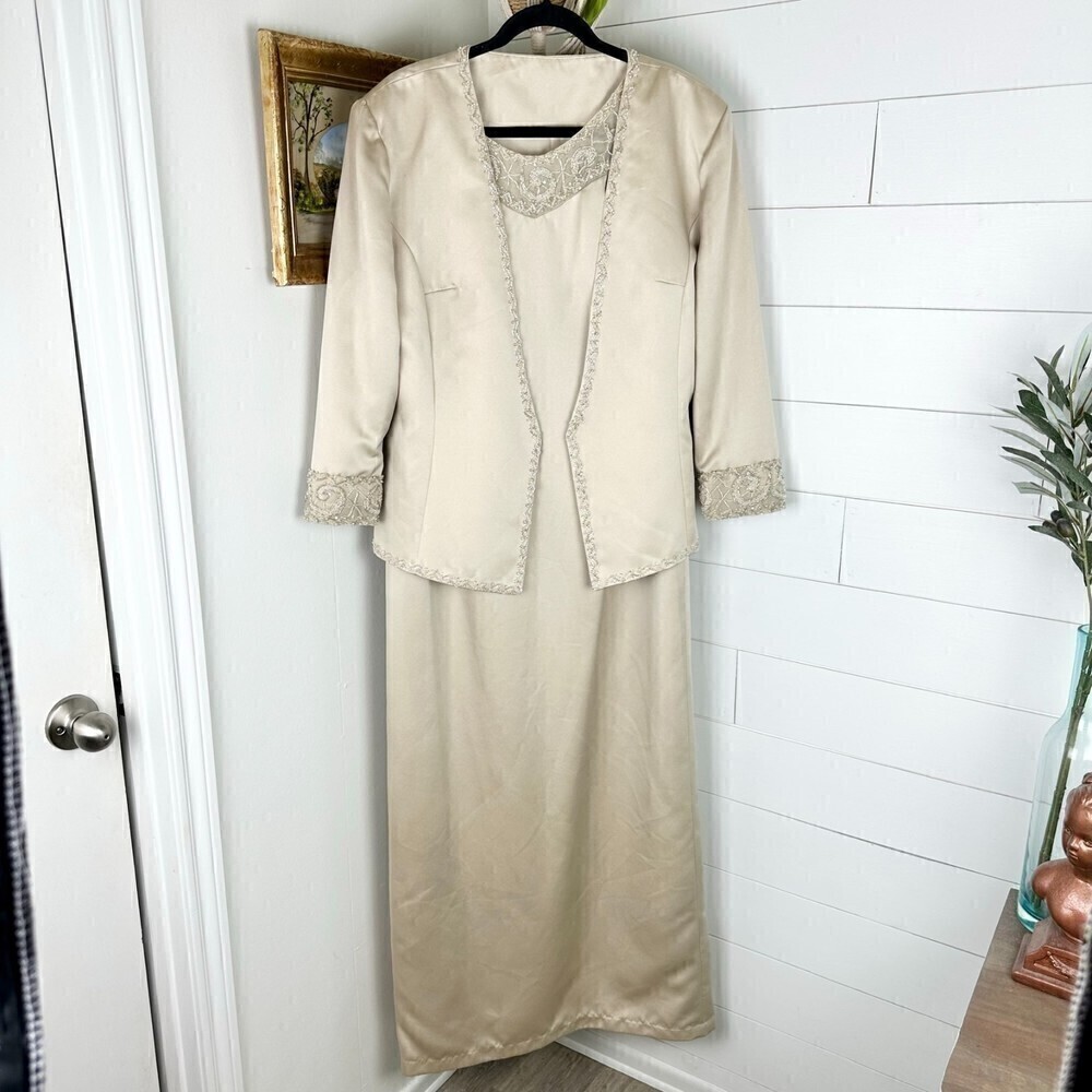 Forever Yours Beaded Gown With Jacket Size 16 MOTB Champagne Size 16